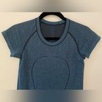 Lululemon Blue Short Sleeve Tight Athletic Top Women’s Size Unknown Photo 1