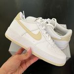 Nike New Air Force 1 GS 'White Light Khaki' Photo 0