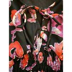 VERO MODA NEW  Women's Crop Top Blouse Medium Black Coral Smocked Abstract Floral Photo 6