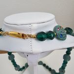 Long Vintage Emerald Green Rhinestone gold colored Bead necklace Photo 4