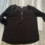 Roz & Ali , 1X black, slight hi-low blouse, gold detail, adjustable sleeves Photo 3