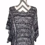 New Direction s-Blk & White Sweater-Dolman Sleeves Photo 0