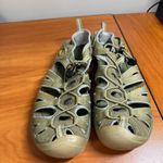 Keen  Women's Whisper Sandal Hiking Closed Toe Slip On Adjustable Olive Green 8.5 Photo 3