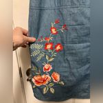 Westport  1962 Blue Chambray V Neck Embroidered Floral Sleeveless Shift Dress Photo 7