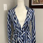 Diane Von Furstenberg  DVF New Jeanne Two Wrap Dress Blue White Collared Size 2 Photo 2