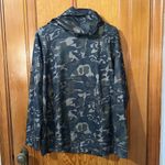 Camouflage sweatshirt size large. Green Photo 1