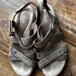 Wear ever size 6 sandals Photo 0