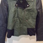 VERO MODA  women’s green and black jacket Photo 1