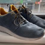 Nike  Rosherun Blue and Yellow Athletic Shoes with Cushioned Design Photo 2