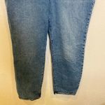 Madewell  Medium Wash Denim Mom Jean EUC Sz 33 High Rise Crop Tapered Leg Photo 2