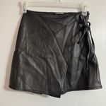 Abercrombie & Fitch  Black Faux Leather Mini Skort Skirt Size XXS Photo 3