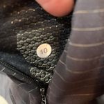 Lululemon  Run For Gold Long Sleeve Black Striped Shirt Women’s Sz 10 Photo 9