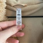 Alo Yoga LA tan cropped Sherpa faux fur Jacket with hood size xs Photo 3