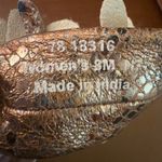 Johnston & Murphy  Metallic Floral Thong Sandals Comfort Flats Shoes Size 8 Photo 4