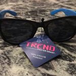 Foster Grant  Palm tree Sunglasses Photo 3