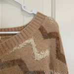 Illa Illa EUC |  women’s chevron patterned soft knit v-neck sweater — M/L‎ Photo 4
