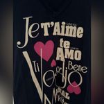 Heritage 1981  Graphic French Sayings V-Neck T-Shirt Navy Blue Size Small Photo 2