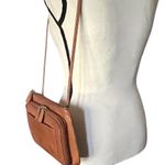 Fossil Leather Tan Organizer Crossbody Handbag. Photo 4