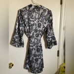 🌸Gillian & O’Malley White Black Floral Satin Belted Kimono Short Bath Robe Size undefined Photo 6