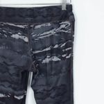 The North Face  Womens Camo Mid Rise Leggings Size S Black Gray‎ Athletic Workout Photo 5