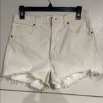 Abercrombie & Fitch  WOMENS HIGH RISE MOM SHORT WHITE 28/6 JEAN SHORTS Photo 1