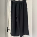Lululemon Noir Black Wide Leg Belted Crop Pant size 8 Photo 2