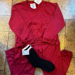 Hunter NWT  *Bundle* women’s 2 piece loungewear set and slipper socks sz M Photo 0