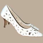 Adrienne Vittadini  White Laser-Cut Floral Women Shoes. New Photo 4