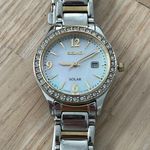 Seiko Solar Swarovski Crystals Ladies Watch Pearl Dial Two-Tone Bracelet Date Photo 3