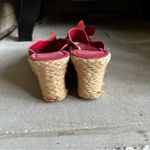 Me Too red flower wedge sandal size 7 Photo 5
