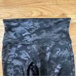 Spanx Faux Leather Glossy Camo Matte Black shaping slimming Leggings Sz L Photo 7