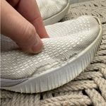 Nike : White Volleyball Sneakers Photo 7