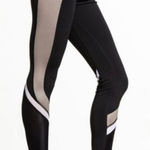 Alo Yoga Elevate mesh insert high waisted leggings size xs black tan Photo 0