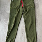 FIGS Olive Green Scrub Joggers – Size XS Tall Photo 0