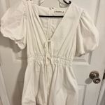 Boutique White  Photo 0