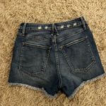 Good American Distressed Denim Women's Shorts size 6/28 Photo 2