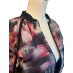 Onzie  flow yoga jacket zip front and zip pockets size s/m Photo 2