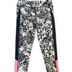 Lilly Pulitzer LILY PULITZER Luxletic 26" Weekender Legging in Multi Bermudaful in Size Large Photo 1