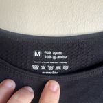 Black Long Sleeve Women's Workout Crop Top Size Medium Unbranded Photo 2