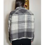 BDG  Urban Outfitters Cropped Flannel Size Medium Photo 2