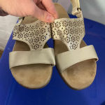 Wearever  Jorden Women’s Sandals gold and‎ tan size 8.5 Photo 1