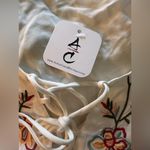 Le lis White Floral Embroidered Short Flutter Sleeve Blouse NWT Photo 5