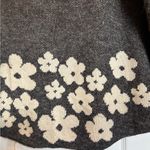 GRAY SWEATER WITH WHITE FLOWERS ROUNDED HEM… FOR HER PREMIUM BRAND FROM PARIS Size M Photo 3