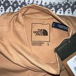 The North Face NWT  L/S‎ Evolution Fitted Almond Butter size Large Photo 2