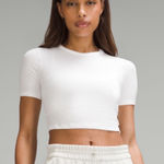 Lululemon Hold Tight Straight Hem Crop Tee Sz 4 Photo 0