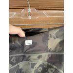 Vuori  Stride 7/8 Pocket Leggings in Oregano Green Camo Women’s size Small​ Photo 4