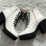 Seven7  FOOTWEAR Women’s Flatiron Boot in white size 7 NWOB Photo 4