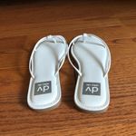 Dolce Vita Jumpie Thong Flip Slide Flats White Sandals Women's Side 8 NWT Photo 6