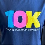 Brooks  10k rock n roll marathon series in training shirt Photo 2