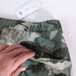 Chico's Zenergy Golf Tennis Neema Skort Camo Olive Green Leaf 0.5 - S/6 NWT New Photo 6